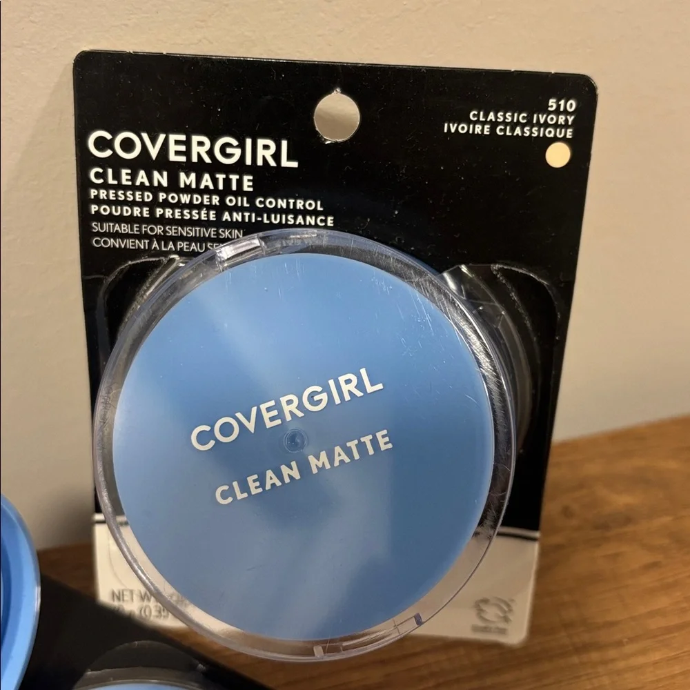 COVERGIRL Clean Matte Pressed Face Powder 510 classic Ivory set of 2 NEW - Picture 2 of 4